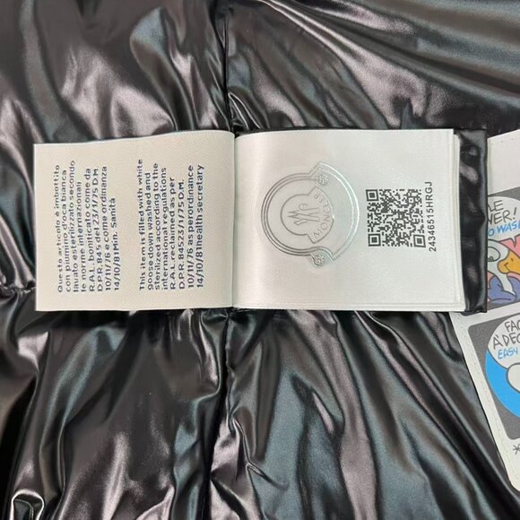 Women's Moncler Short Down Jacket Size M - Picture 5 of 10